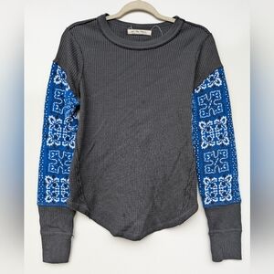 We The Free Thermal Long Sleeve Top Gray Blue Patterned Sleeves – Women’s M